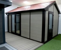 Garden building for living space and storage